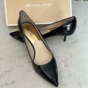 Michael  Kors  Flex kitten pump patent leather brand new size 9 1/2